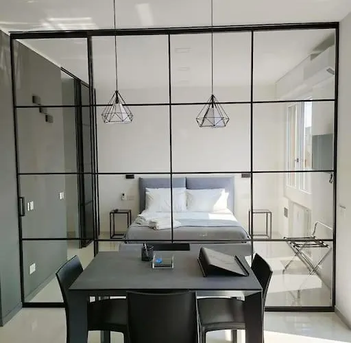 New & Bright Balcony Flat By Station Apartment Mailand