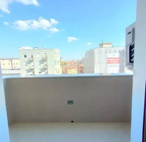 Apartment New & Bright Balcony Flat By Station *