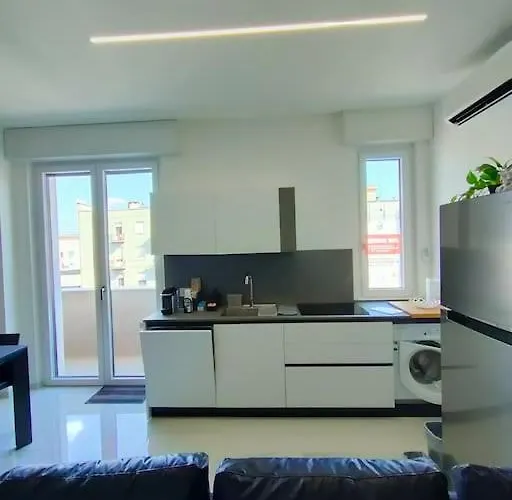 Apartment New & Bright Balcony Flat By Station Mailand