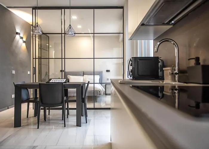 Apartment New & Bright Balcony Flat By Station *