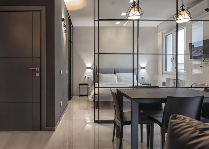 New & Bright Balcony Flat By Station * Mailand