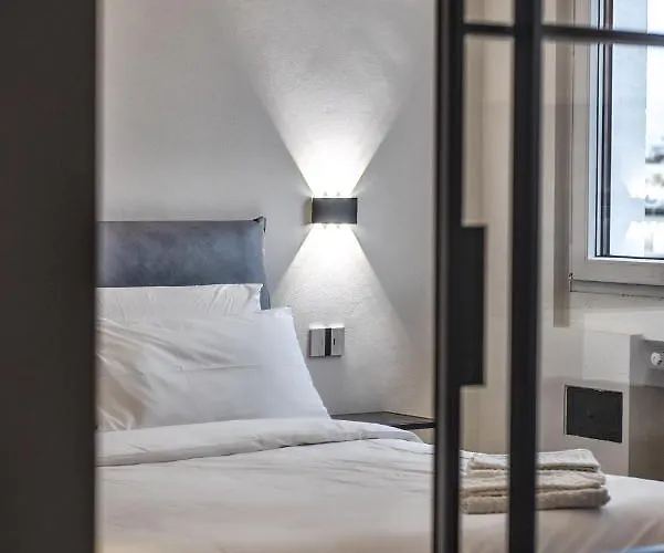 New & Bright Balcony Flat By Station Apartment